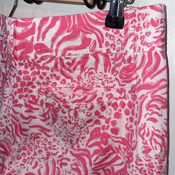 Lilly Pulitzer The Callahan Shorts Get Spotted Pink Lion design - Picture 5 of 9